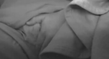 sex lisa Cô vuốt ve phim sex mới không che mình trong đồ lót ren.